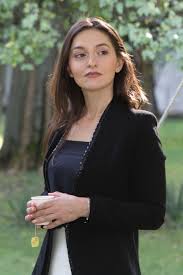 După ce se întoarce acasă, un tânăr muzician este închis și ajunge în iadul reeducării de la o închisoare unde are loc un experiment teribil. Echipa Filmului Intre Chin È™i Amin Familia RegalÄƒ A Romaniei Royal Family Of Romania