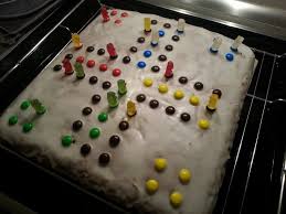 Lust auf ein kleines spielchen? Mensch Argere Dich Nicht Kuchen Backen Kindergeburtstag Lego Kuchen Kuchen Mit Fondant