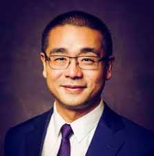 Adrienne Warner, first-year experience librarian, talks to incoming UNM  students at new student orientation over the summer. Ima