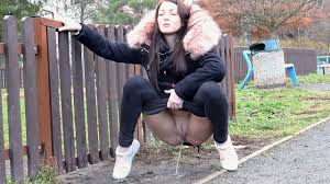 Got2pee - Sexy Katy relieves her pee desperation in public