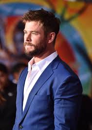 Chris Hemsworth Chris Hemsworth Photos Premiere Of Disney And Marvel S Thor Ragnarok Arrivals Zimbio