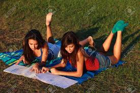 Check spelling or type a new query. Schone Multikulturelle Junge College Studentinnen Im Freien Auf Dem Campus Lizenzfreie Fotos Bilder Und Stock Fotografie Image 16969149