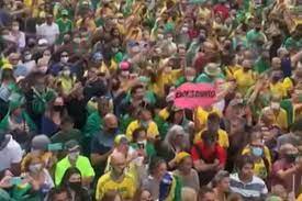 Jornalistas são agredidos por apoiadores de bolsonaro. Apoiadores De Bolsonaro Seguem Hostilizando Jornalistas