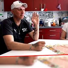 Hartz und herzlich: Elvis zeigt neues Tattoo – „Ihr werdet aus allen Wolken  fallen“