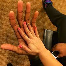 But maybe not everyone remembers that. Obvious Post Of The Day Kawhi Leonard S Hands Are Enormous Huffpost Fotos De Baloncesto Basquetbol Nba