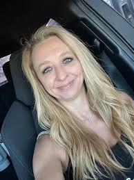 Check out my beautiful teammate Kirstyn! Doesn't she look amazing? Here's  what she had to say about R+F: “Oh boy...Anyone else guilty of over baking  when they were younger?!? I wish I