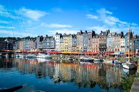 It was a crucial stop for items transiting from the sea and then on to england. Charme Von Honfleur Le Vieux Bassin Honfleur Reisebewertungen Tripadvisor