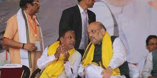 Roy started his political career as youth congress leader and became close to mamata banerjee who was also associated with youth congress. As Mukul Roy Distances From Bjp Leadership Is He Headed Back To The Tmc