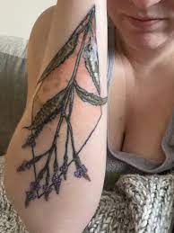 Ive Never Had A Tattoo Scab So Much At First I Was A Little Worried It Might Be Infected But Theyre Just Super Dried Ou Tattoo Scabbing Tattoos Prison Tattoos