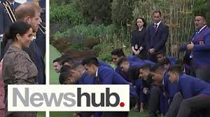 Mar 03, 2021 · how you can watch harry and meghan's interview with oprah in new zealand 3 mar, 2021 09:30 pm 2 minutes to read get a first glimpse at oprah winfrey's interview with the duke and duchess of sussex. Incredible Haka For Meghan Markle Prince Harry In Wellington New Zealand Newshub Youtube