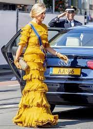 dutch royal family attended prinsjesdag 2020 at grote kerk queen maxima princess maxima golden gown