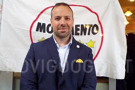 Il suo gruppo parlamentare è sempre più riottoso e continua a perdere deputati e senatori, mentre si moltiplicano le voci di scissione. Il Movimento 5 Stelle Presenta La Lista Rovigooggi It