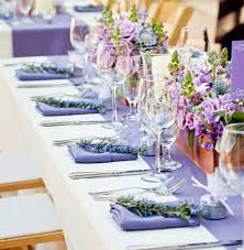 Lavendel Deko Tisch Servietten Holzkisten Blumengestecke Arrangieren Tischdeko Hochzeit Lavendel Hochzeit Tischdekoration Hochzeit