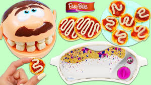 Feeding Mr Play Doh Head Using Easy Bake Ultimate Oven Diy Pizza Maker Easy Bake Ultimate Oven Easy Baking Oven Diy