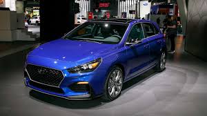 Also, the manual transmission that was standard in the sport and se version is no longer available in the the elantra proves to be a bargain as it has features like the intuitive touchscreen that works with apple. Hyundai Elantra Gt N Line Brings Hot Hatch Looks To Detroit
