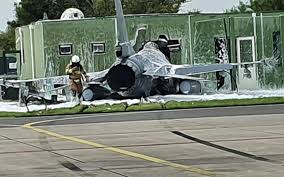 Check spelling or type a new query. F 16 Leeuwarden Twee Gewonden Bij Incident Met Belgische F 16 In