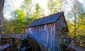 If you don't have more than a day to explore, i think one of the best ways to get the most out of your visit may be to take a drive through the cades cove 11 mile scenic loop. How To Avoid Crowds In Cades Cove