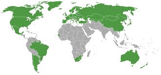 Kronprins haakon tente den olympiske ilden, liv ullmann og thor heyerdahl satt i en slede, hoppere suste ned unnarennet, og et gigantisk egg sto nede på sletta. 1994 Winter Olympics Wikiwand