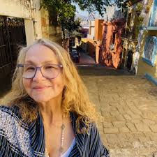 A beautiful, quiet Sunday in #Oaxaca. Heading out for juevos y café. Enjoy  your Sunday! ❤️💋