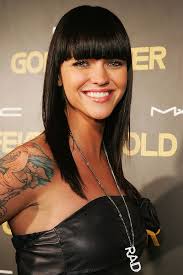 These Throwback Photos Of Ruby Rose With Long Hair Are Unrecognizable Bobbed Hairstyles With Fringe Long Hair Styles Long Hair With Bangs