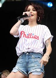 From cara delevingne to bella hadid here are some of the best celebrity short haircuts of vanessa. Cher Lloyd Sassy In Denim Shorts At Guilfest 2012