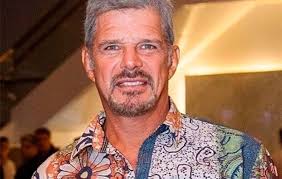 Raul gazolla conta o plano que um amigo elaborou para explodir a delegacia e matar o ator. Raul Gazolla Nao Penso Na Dani Para Que O Espirito Dela Siga Em Paz Ofuxico