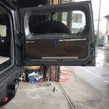 ogura norihiro norihiro ogura お昼の時間です ジムニーのテールゲートテーブルで しかし 新型ジムニーのテールゲートは構造上斜めに開く為 このままで ジムニー ジムニーシエラ スズキ ジムニー