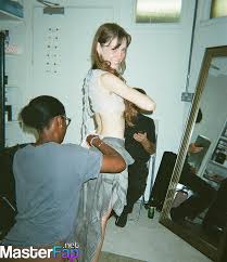 Discover Holly Humberstone's Nudes - Full Photo Collection