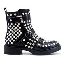 Ce modèle avec une semelle crantée et un design soigné incontournable. Bottine Cloutee Noire En Simili Cuir A Bride