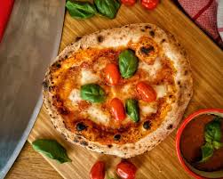 Neapolitanischer Pizzateig Perfekte Pizza Selber Backen Firechefs De Rezept In 2021 Pizza Teig Rezepte Bester Pizzateig