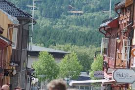 Jeg har hatt skikkelig adrenalinkick siden da, og nå er vi endelig i gang med denne vakre storfilmen. Blir Ikke Innspillingssted For Tre Notter Til Askepott