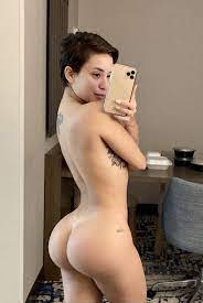 Bubble Butt Short Haired Nude selfie | MOTHERLESS.COM ™