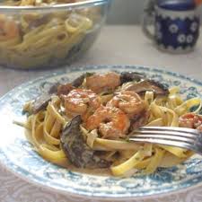 Tagliatelles Crevettes Et Creme Aux Champignons Tagliatelle Crevette Recette Recettes De Cuisine