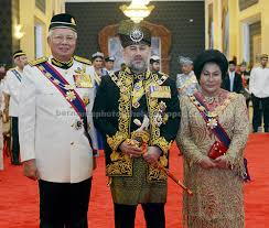 Pertabalan almarhum sultan yahya petra dan sultan muhammad v. Yang Di Pertuan Agong Ke 15 Ditabal Penuh Istiadat Utusan Borneo Online