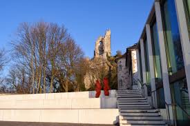 Picture from drachenfels bonn, seeing drachenburg and bonn. Burg Drachenfels Mit Fantastischer Aussicht Verpottet