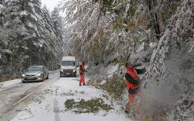 Pour découvrir le puy en velay et ses monuments fête la renaissance du roi de. Neige Fin De L Alerte Circulation Toujours Difficile Dans Le Massif Central