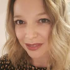 Elizabeth Maunder's Instagram, Twitter & Facebook