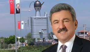 Samsun'un vezirköprü ilçesinin girişine 4 yıl önce yerleştirilen 5 metre boyundaki yassı semaver anıtı sosyal medyada eleştiri konusu oldu, kaldırılması istendi. Semaver Aniti Elestirilen Ilcenin Belediye Baskani Elestirilere Itibar Etmiyoruz