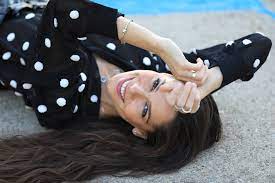 Cica fara fripturi, paste, beri, vinuri.de fapt, fara nimic altceva in afara de sucuri. Irina Fodor Facebook