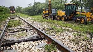 El también conocido como tren transpeninsular se planteó como un proyecto de inversión productiva para la península de yucatán, y recorrerá 1,525 kilómetros desde cancún hasta palenque, con estaciones en algunos lugares turísticos y arqueológicos de la zona maya como tulum, bacalar, calakmul, toniná, yaxchilán, bonampak y palenque. La Saga Encuentran 2 187 Monumentos Historicos En Construccion De Tren Maya
