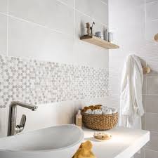 Peinture carrelage cuisine & salle de bain : Mosaique En Marbre Blanc Et Moka Pour Decorer Le Mur De Votre Salle De Bain Sall Decoration Murale Salle De Bains Salle De Bain Design Salle De Bains Moderne