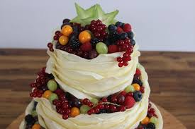 Hallo Meine Lieben Diese Wunderschoene Dreistoeckige Hochzeitstorte Besteht Aus Einem Leckeren Lockeren Bisku Super Torte Kuchen Und Torten Kuchenboden Rezept