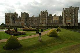 Post actualizado en january 2020. El Castillo De Windsor Es El Castillo Ocupado Mas Grande Y Antiguo Del Mundo Y Una De Las Residencias Oficiales De Su M Castle Windsor Castle European Castles