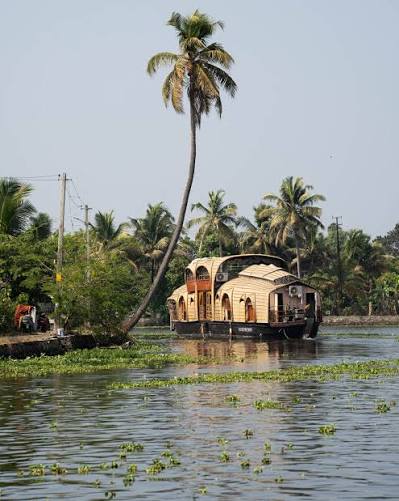 Alleppey houseboat backwaters