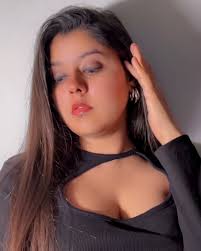 It's giving what it is supposed to give 💣🥵  #potraits#closeupshots#poses#blackislove#expression#sassy#sexy#portraitphotography#instagram#foryou#explore