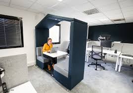 Amenagement Des Espaces De Travail Flex Office Emakina Limoges Photo Louis Maniquet En 2020 Flex Office Amenagement D Espace Amenagement Bureau