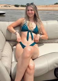 Lexi Smith - Free pics, galleries & more at Babepedia