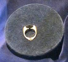 Marvolo gaunt's ring harry potter. Magical Objects In Harry Potter Wikipedia