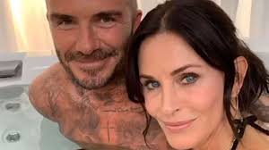Courteney cox was born on june 15th, 1964 in birmingham, alabama, into an affluent southern family. Friends Star Courteney Cox Was Lauft Da Mit David Beckham Im Whirlpool Stars