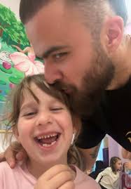 Dans Eden Küçük Kız Dans Kursu